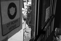 Food queues : Food lines : Hell's Kitchen : Streetlife, New York, Photo by Richard Moore